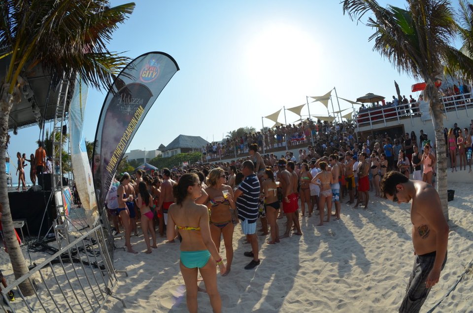 Party am strand von Cancun